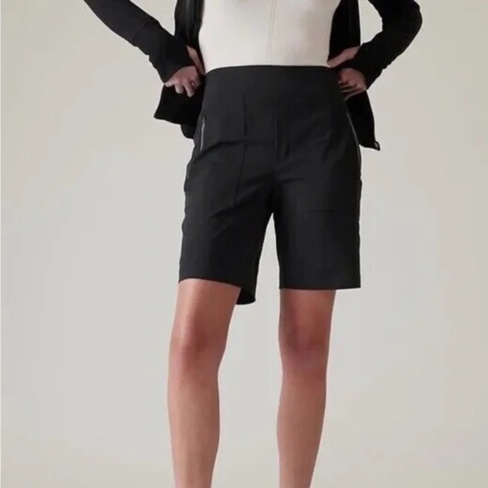ATHLETA Trekkie North Bermuda High rise short EXCELLENT size 8